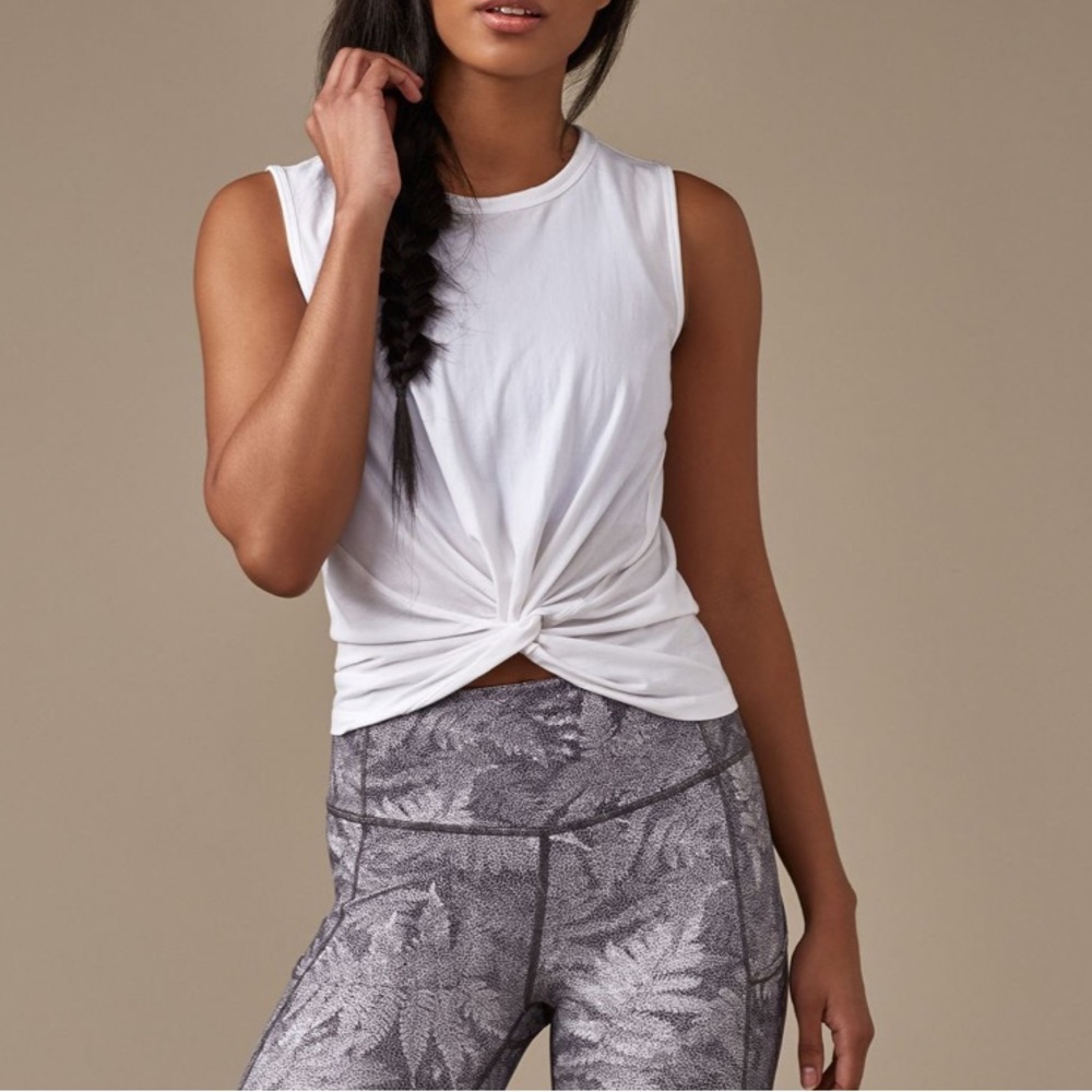 Lululemon White Crescent Tank Size 8 - Picture 1 of 10